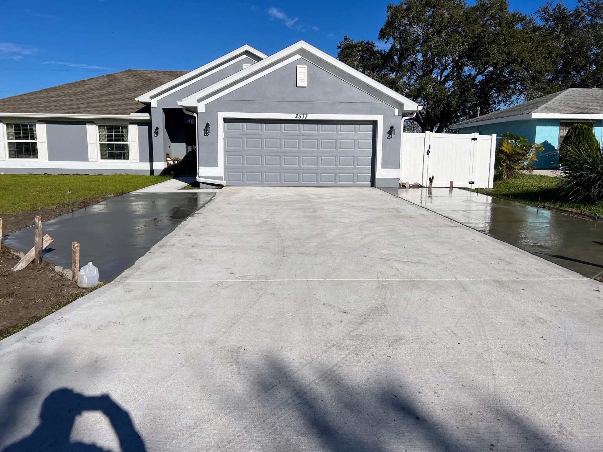 New concrete driveway poured by CAMCO Services on the Treasure Coast